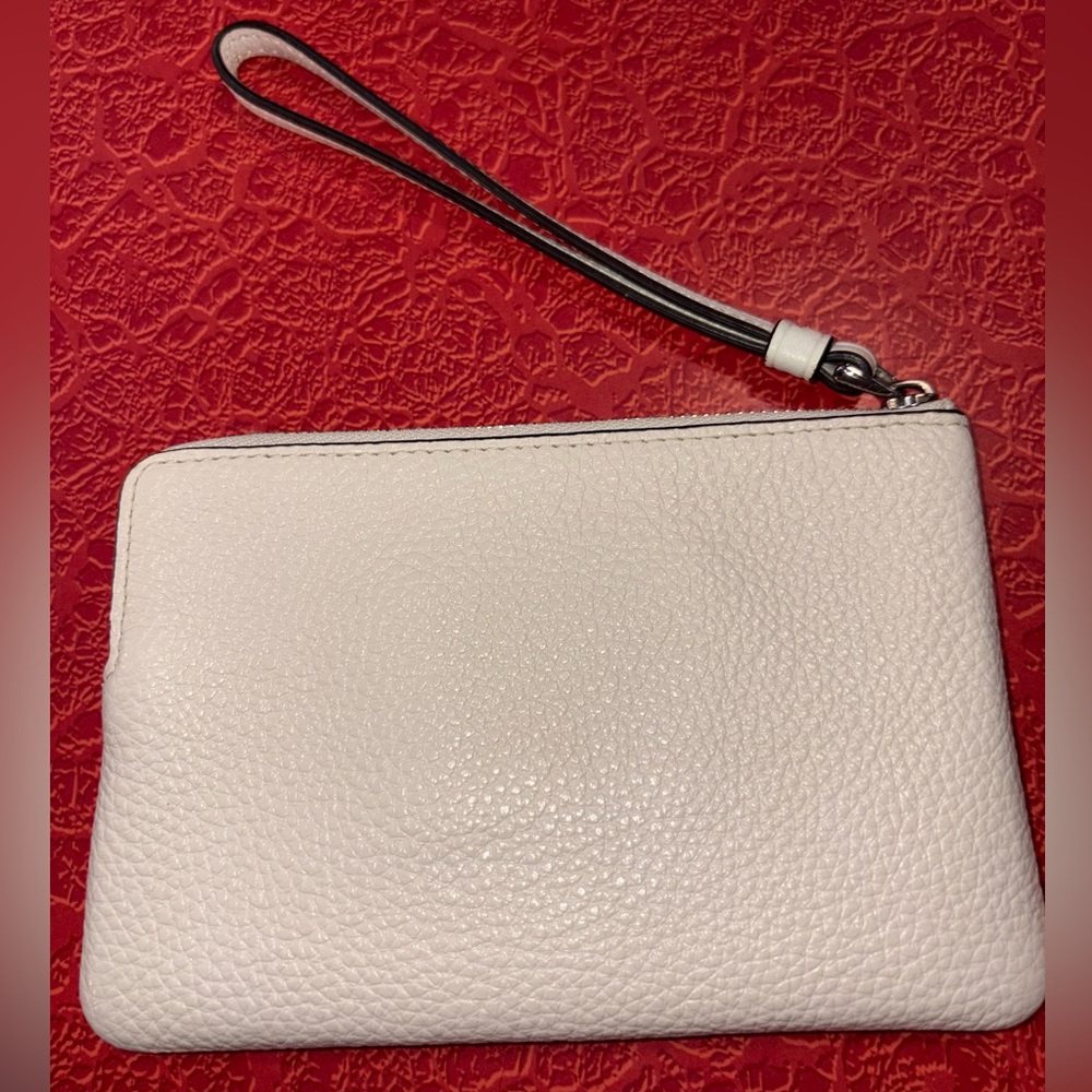 Coach x Disney Dumbo Chalk Leather Wristlet – Limited Edition - Picture 4 of 13